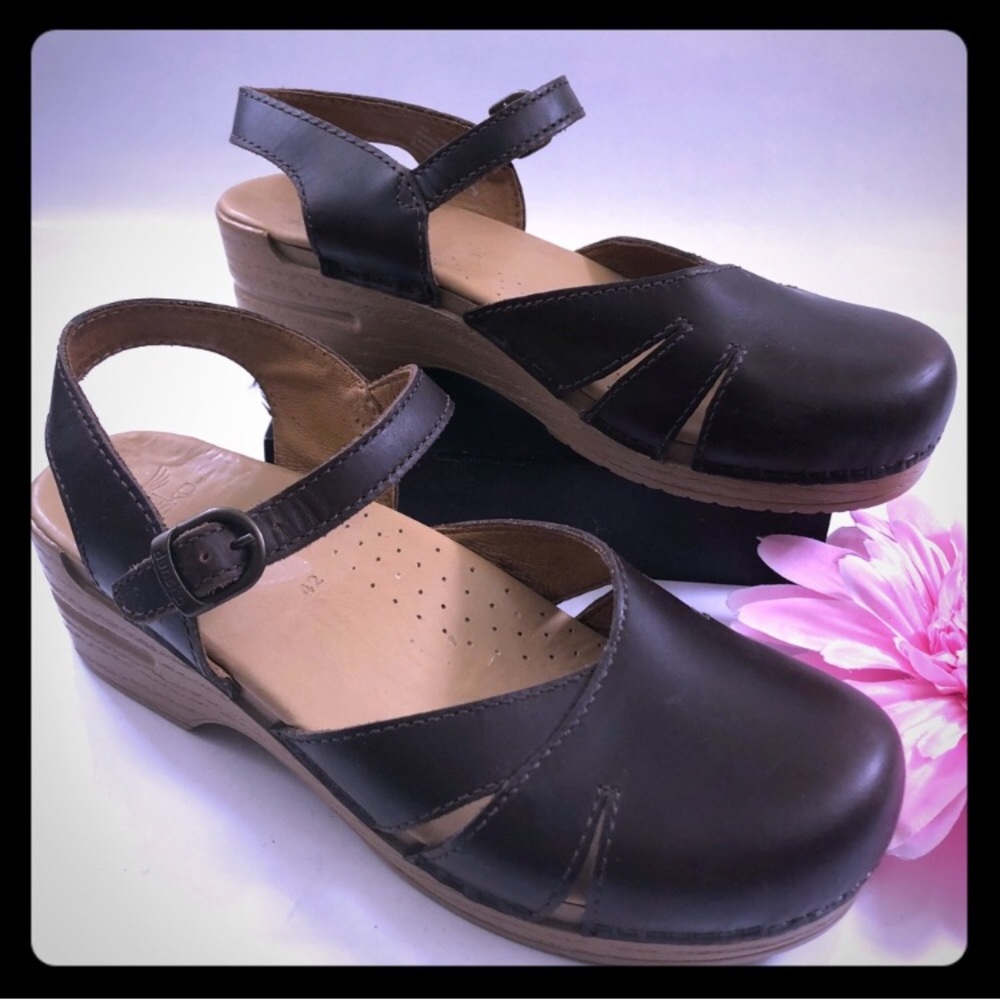 Dansko Maeve slingback clogs EUC